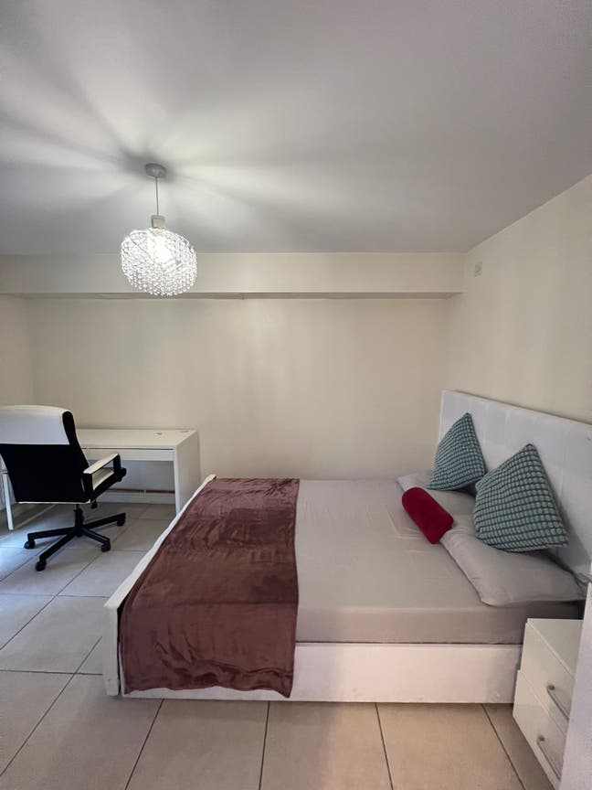 Two large double Rooms in Three Bridges Main Photo