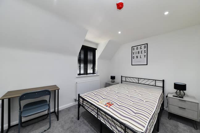 Refurbished 2025 – Stunning House Share Main Photo