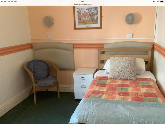 Single En-Suite Room Main Photo