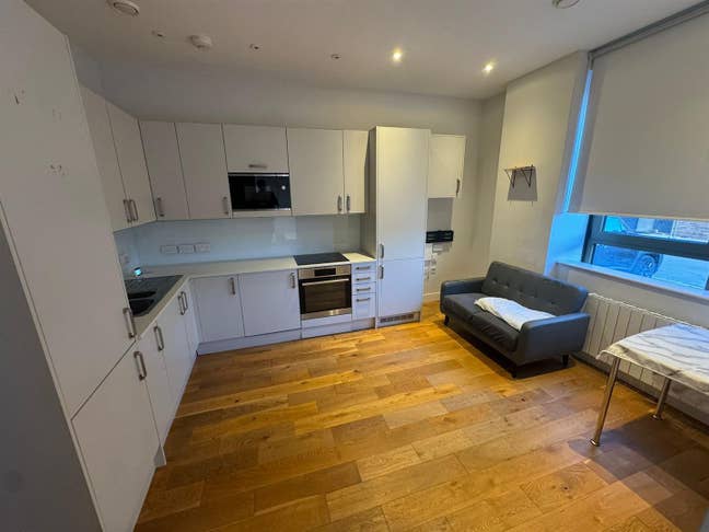 Spacious flat (open plan) in Feltham to rent  Main Photo