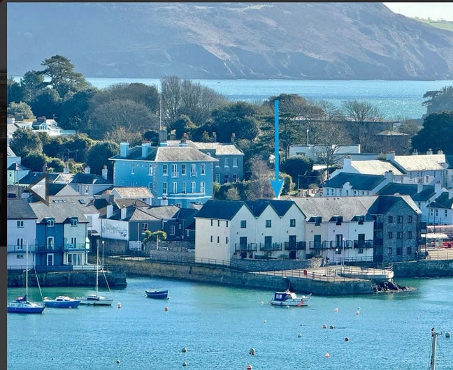 Situated in a waterfront location fabulous views Main Photo