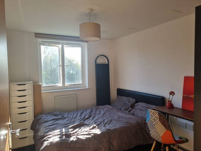 Double Room - Fully Furnished - 8 min to Eliz-line Main Photo