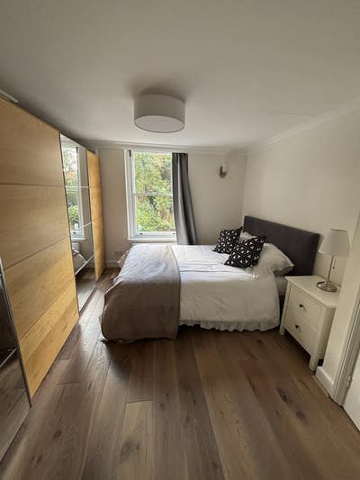 Double room with en suite by Hampstead Heath Main Photo