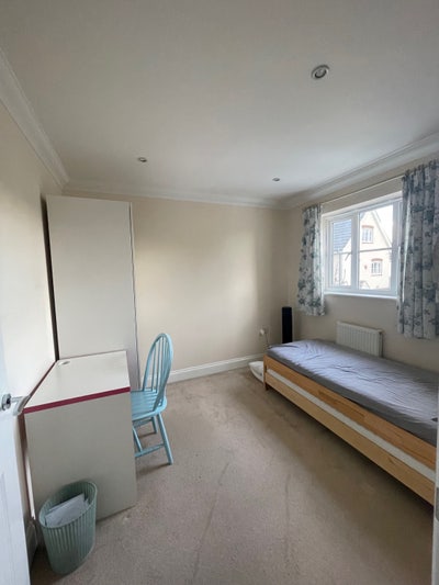 Furnished room in a family house Main Photo