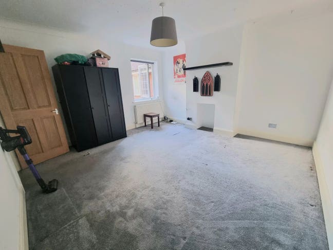 Beautiful room 5 mins to Purley station! Main Photo