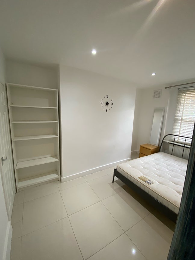 1 Double 1 Single room in Sydenham (all bills inc) Main Photo