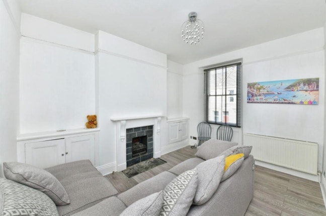 Lovely first floor 1 bed room apartment to rent.  Main Photo