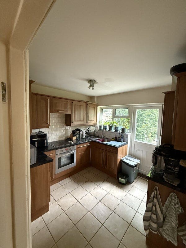 1 month, double bed + own bathroom, cowley Main Photo