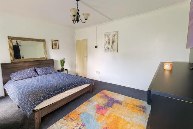 Very large Room with Balcony –All Bills Included Main Photo