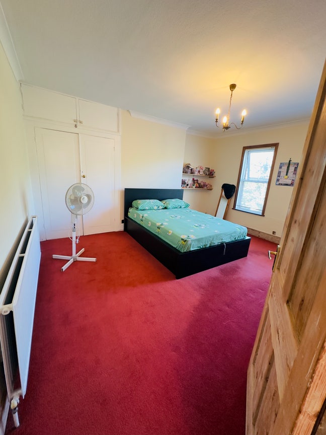 Furnished double spacious room for rent Main Photo