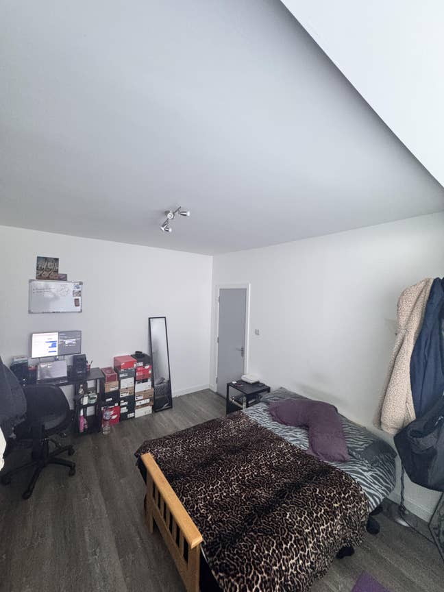 1 Dbl Room in Streatham (Sw) Avail from 30/10/25 Main Photo