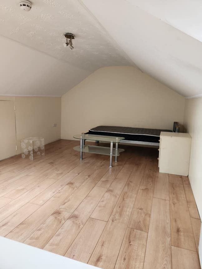 Lovely Loft Bedroom In Shared House Main Photo