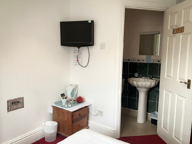 Single Room Available in Guest House Main Photo