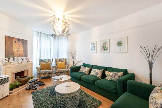 Double room in 4-bed student house in East Acton Main Photo