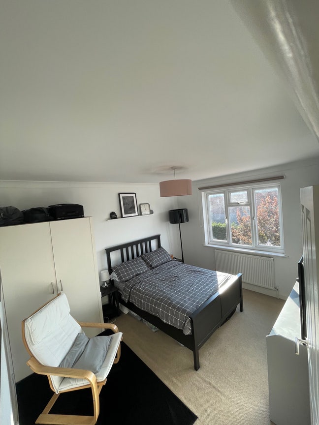 Double room in a homely house share Main Photo