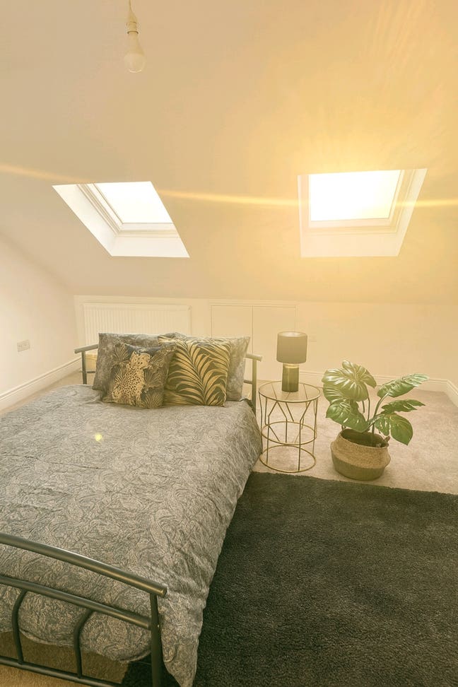 Room central Slough Main Photo