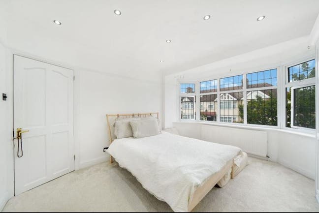 Well Furnished Double Room to Rent in Ilford Main Photo