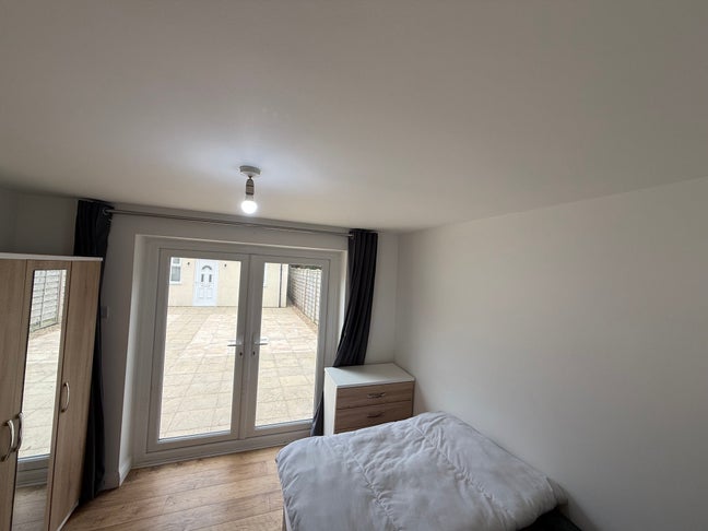 Spacious Furnished Room – 20-Day Stay Near Templar Main Photo
