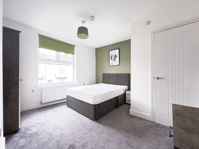 Ensuite Room in a Warm, Shared Home  Main Photo