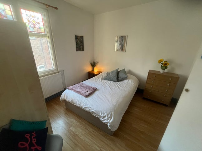 4 Spacious Double Rooms Available Now – Rochester Main Photo