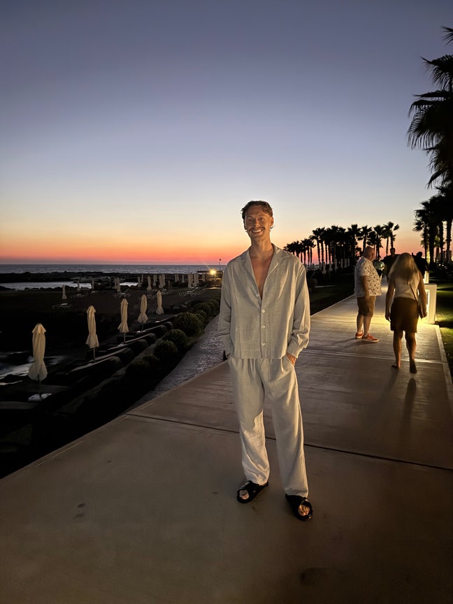 Professional Male seeks a single or double room Main Photo