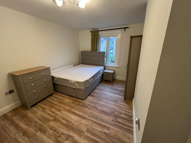 Ensuite double room in quiet and cosy flat Main Photo