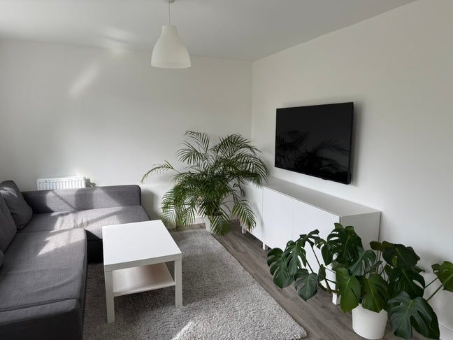 Double En-Suite Bedroom in a new build flat Main Photo