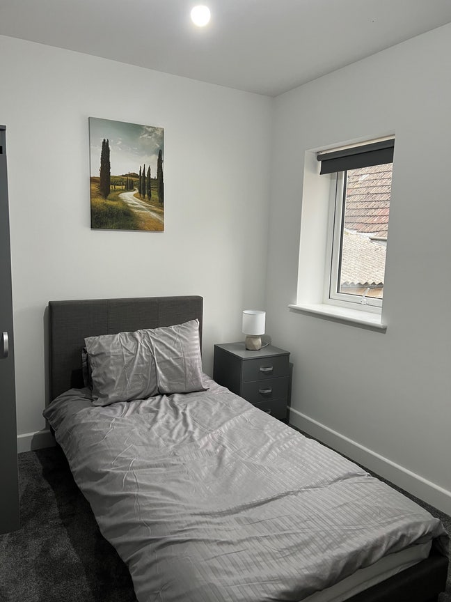 Single bedroom with ensuite Main Photo