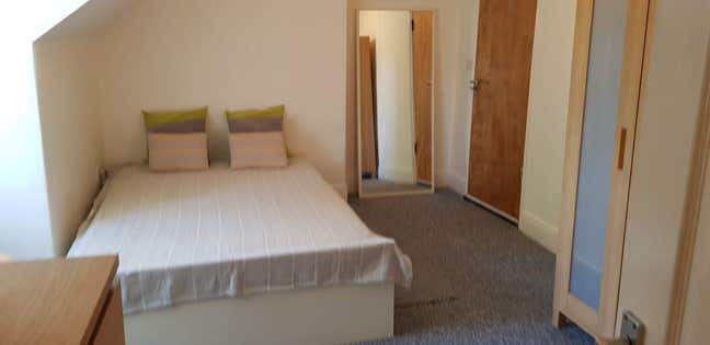  Quirky Loft Studio w/ensuite.All bills included. Main Photo