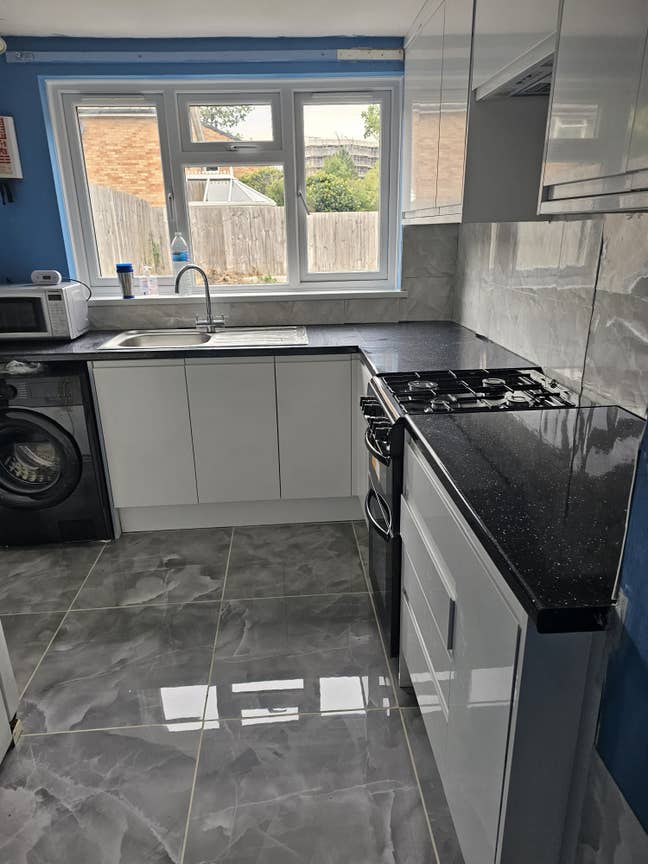 3 rooms to let in refurb house close to town centr Main Photo