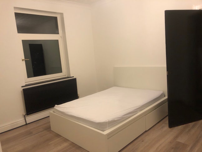 *Recently renovated* 1 room available  Main Photo