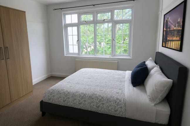 Stunning 2 bed flat 5mins from balham + balcony Main Photo