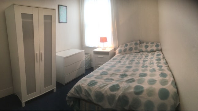 Double room 7 mins walk from the Tube.  Main Photo