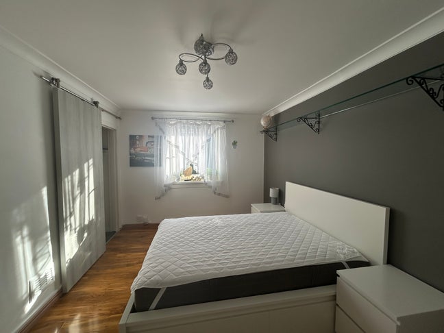 One room to rent out Main Photo