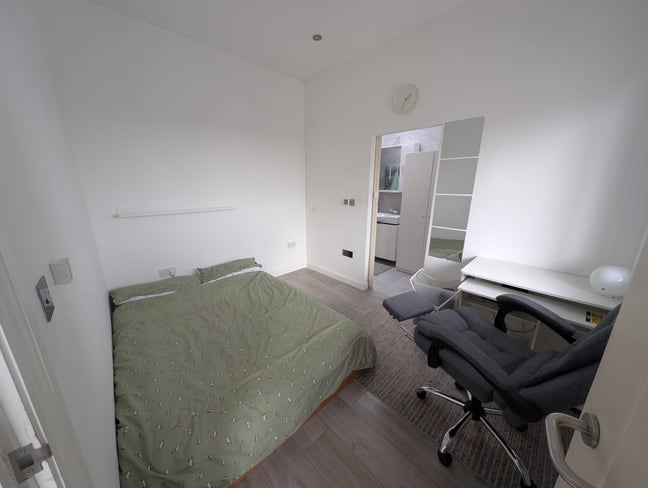 En-suite room short term  Main Photo
