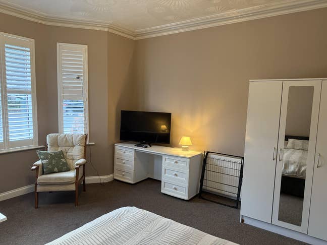 Large double room for rent  Main Photo