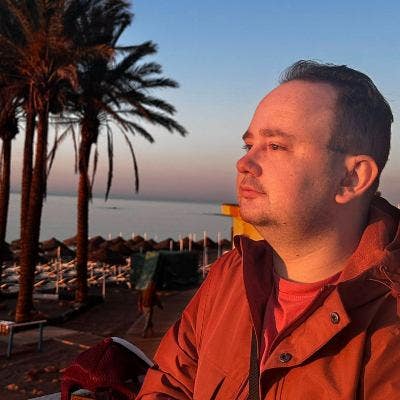 Professional guy looking for a room.  Main Photo