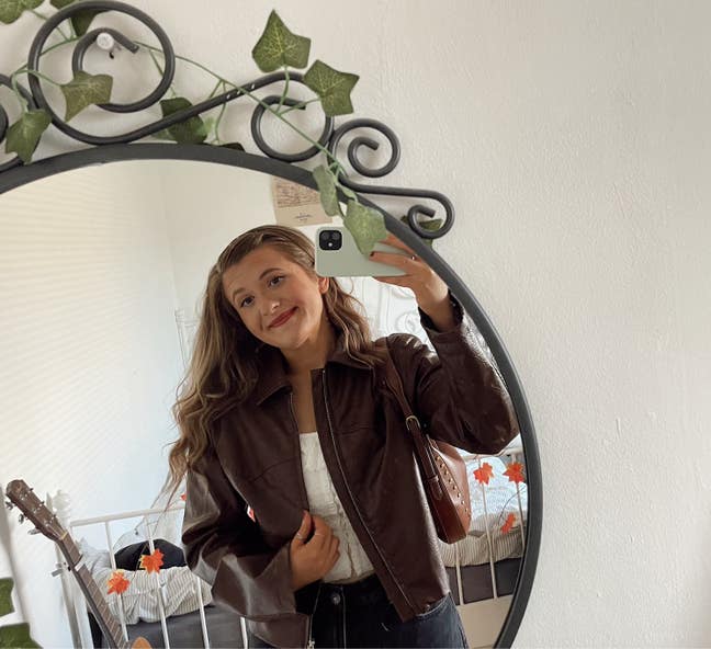 Hello, I am a professional female aged 28. I ... Main Photo