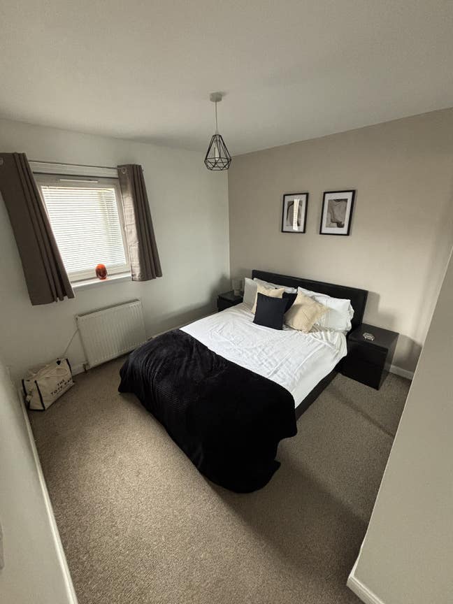 Double Room Available - Top Floor Flat Main Photo