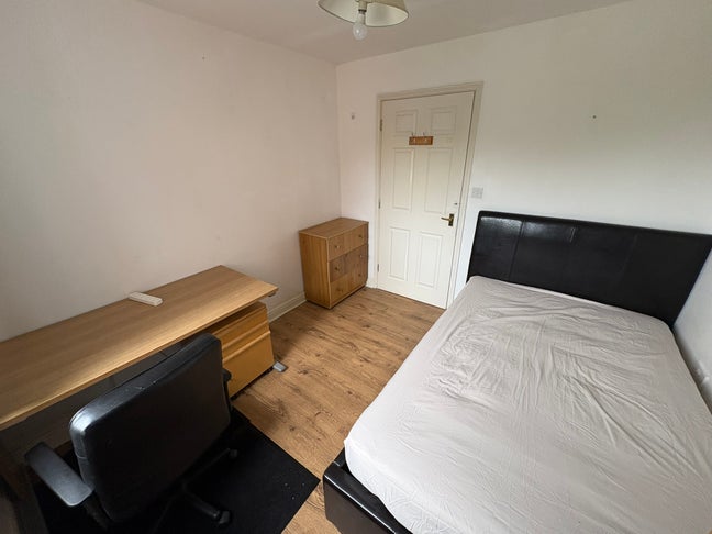 Room in 2b-flat near Beckton DLR Main Photo