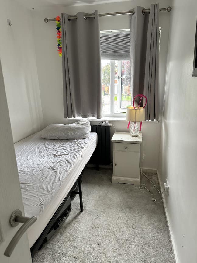 A room in a clean house Main Photo