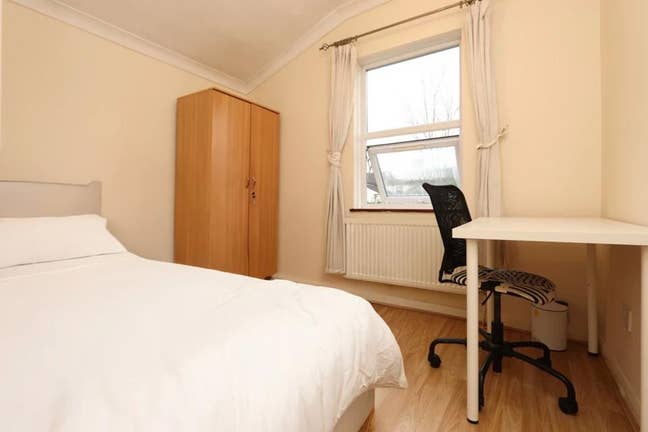 Beautiful economic room in Stratford E15 - ASAP Main Photo
