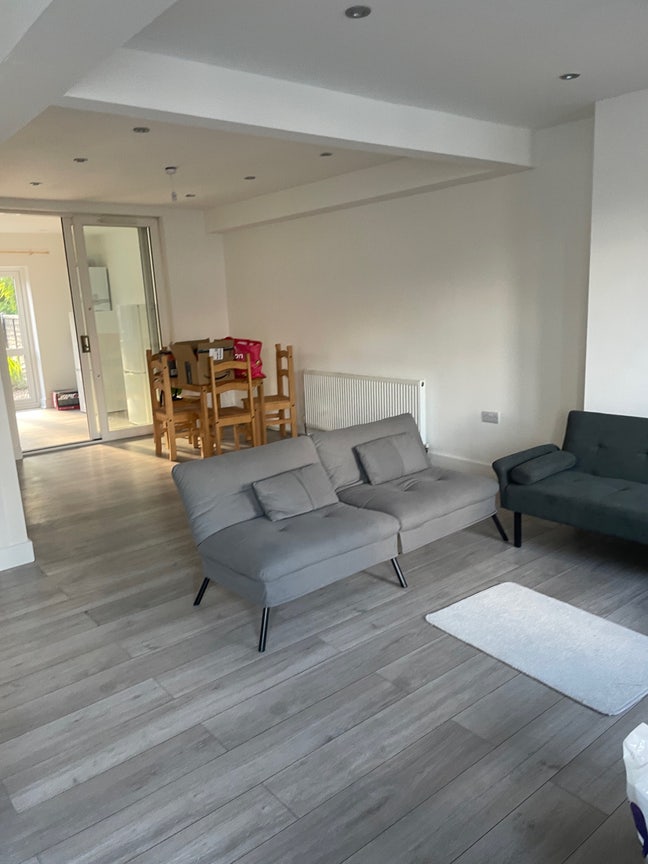 A room Non-Smoker £495 | parking | Garden  Main Photo