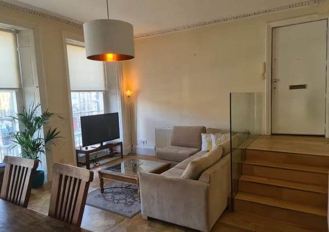 Spacious double bedroom available Main Photo