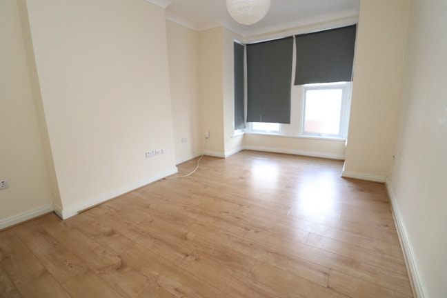 Bright Economic flat in Goodmayers IG3 - Elizabeth Main Photo