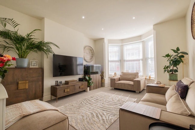 Double bedroom en-suite in stylish Apartment  Main Photo