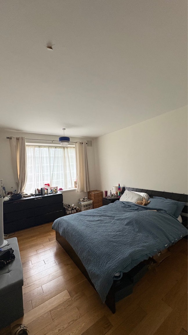 HUGE king size room Main Photo