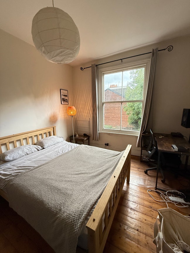 Room in cosy Chorlton terrace  Main Photo
