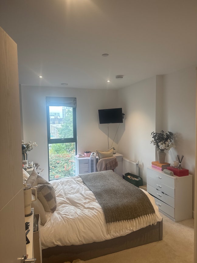 Large double room in Wandsworth  Main Photo