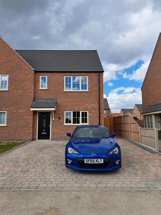 Quiet new build home with spacious double room Main Photo